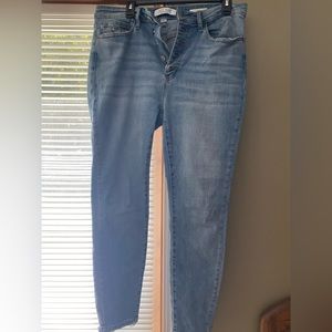 Judy Blue size 13/31 skinny fit button fly Jean